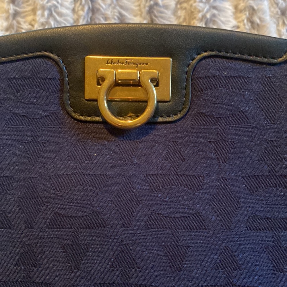 Salvatore Ferragamo NWOT ‘Trifolio’ shoulder handbag - Picture 7 of 13